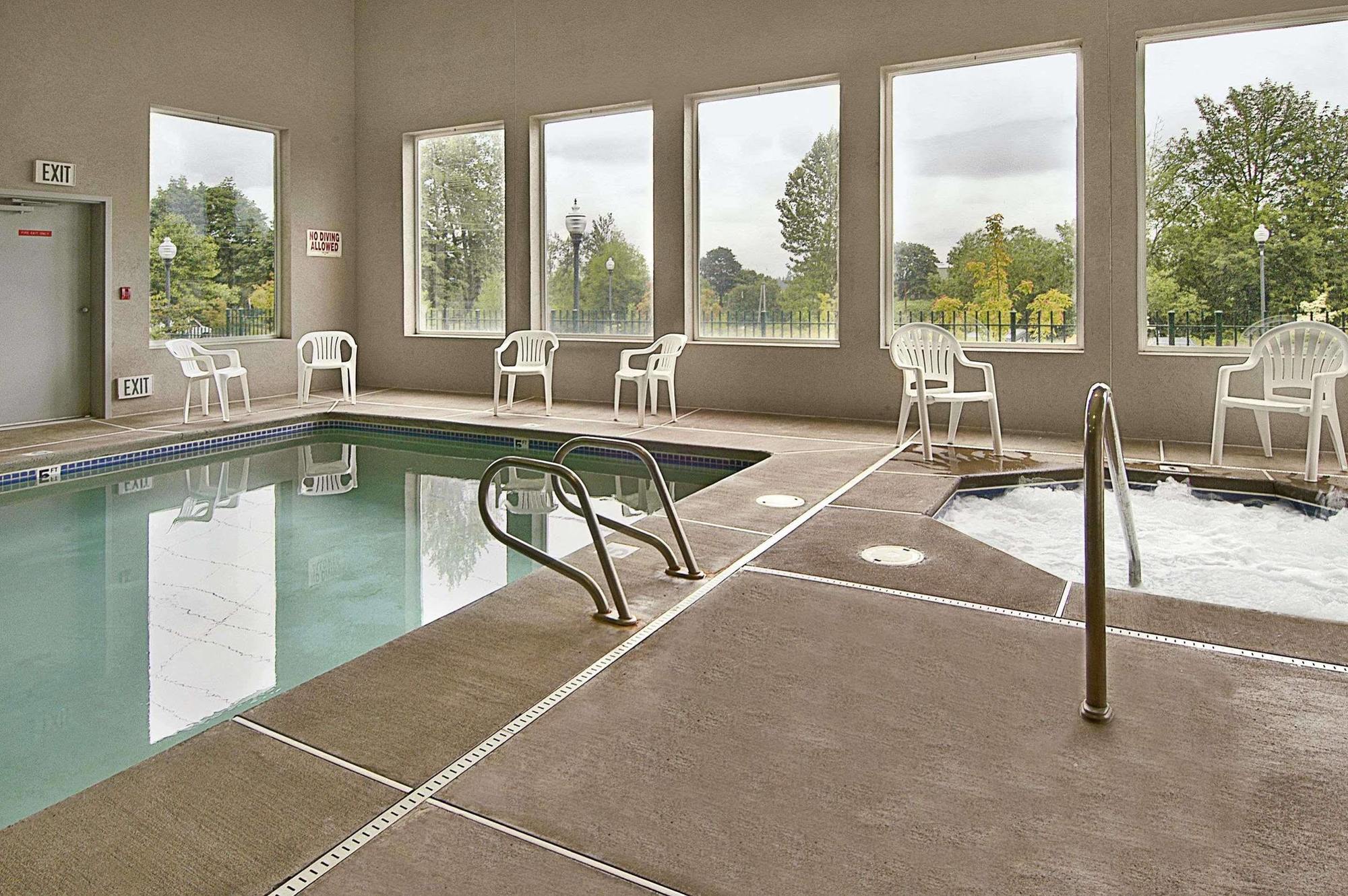 Super 8 By Wyndham Corvallis Dış mekan fotoğraf